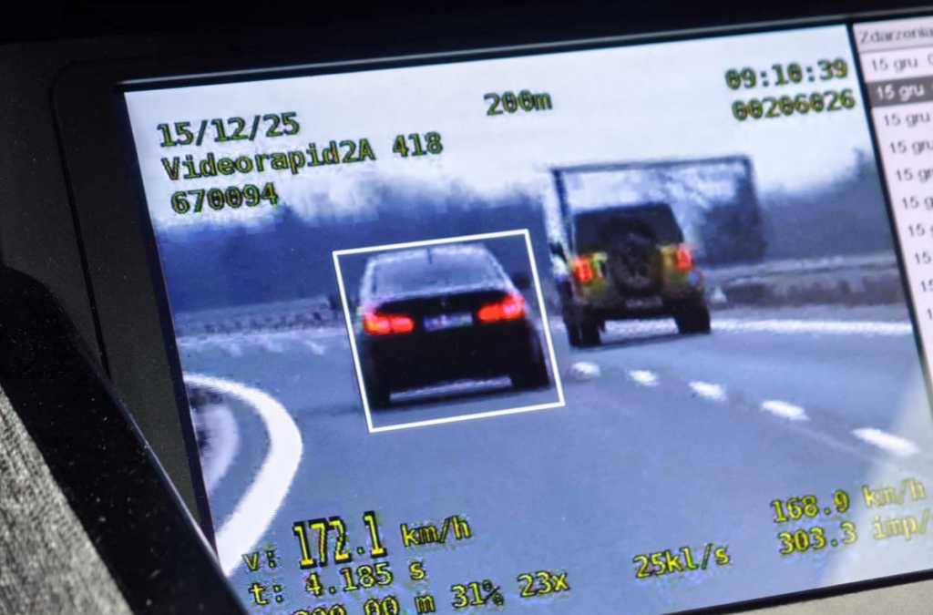 Ojciec i syn bez uprawnień w czasie jednej kontroli drogowej