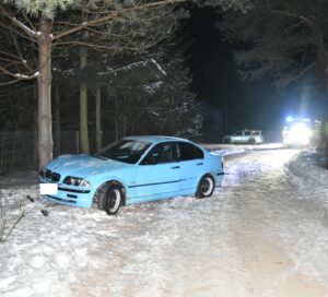 Na łuku dogi stracił panowanie nad autem