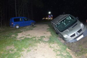 Wyprzedzał prawą stroną, najechał na tył skręcającego auta