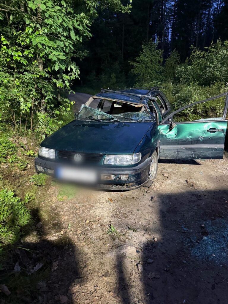 9 osób w VW w tym 4 na dachu. Śmiertelny wypadek na Kaszubach
