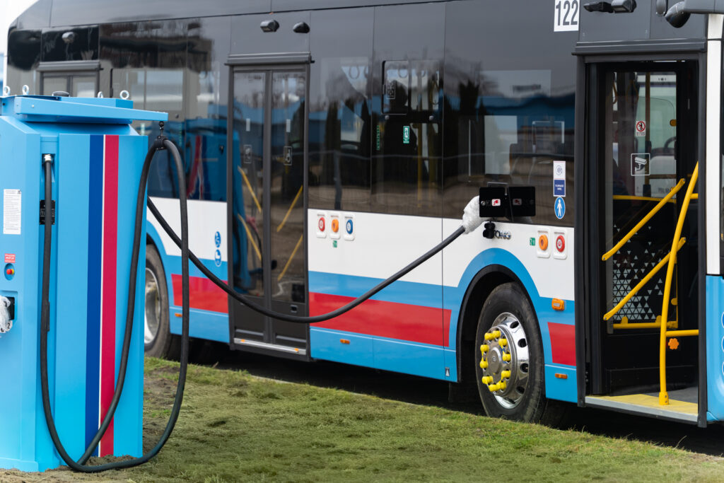 #Siedlce inwestują w ekologiczną przyszłość. Blisko 10 milionów złotych na nowe autobusy elektryczne