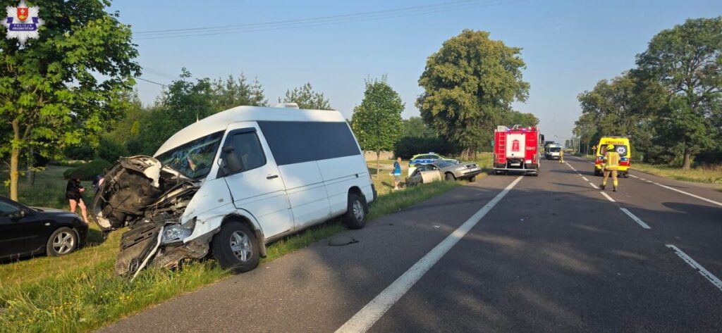 Kolizja trzech samochodów na DK17.